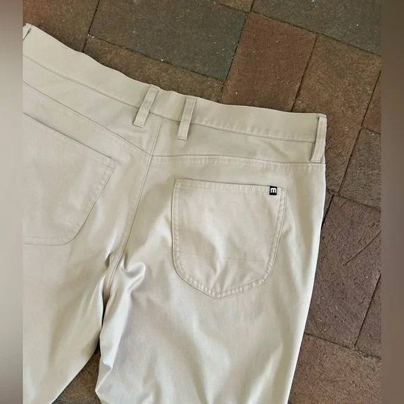 Travis Mathew “open to close” pant khaki